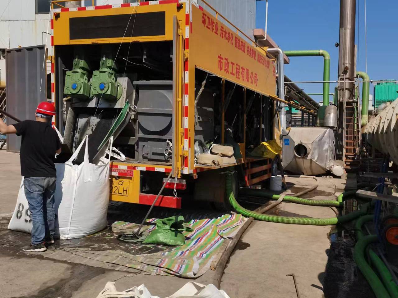 钟山淤泥压干处理